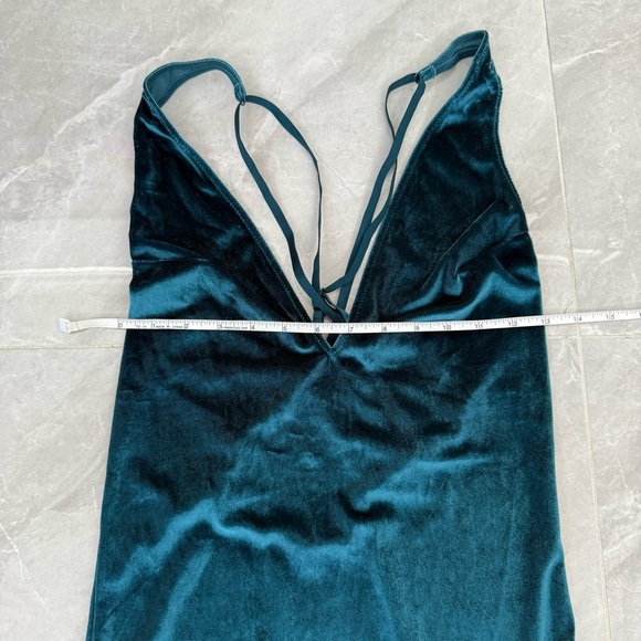 Women’s Gilligan & O’Malley Intimates Velvet Deep V-Neck Strappy Bodysuit Medium - Picture 15 of 16